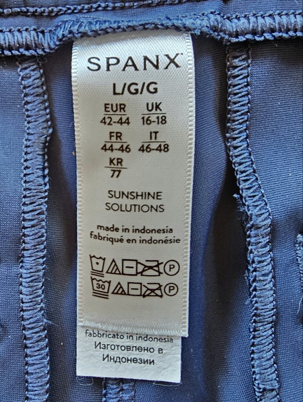 Spanx Women's Shineshine 4-Way Stretch Pull-On Navy Shorts - Picture 6 of 8